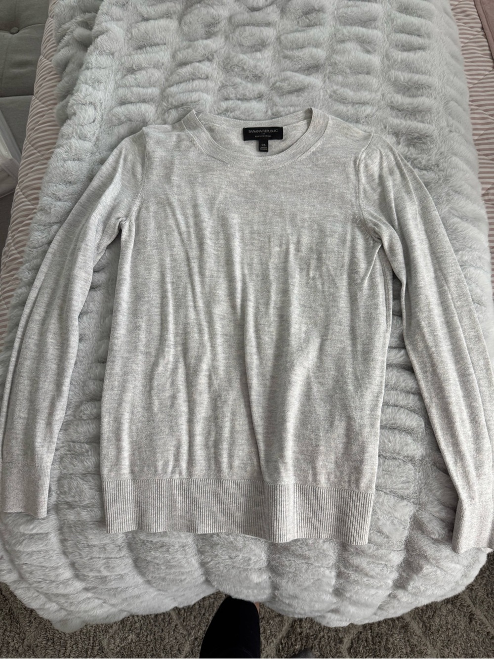 Banana Republic Light Heather Gray Women’s Crewneck Sweater